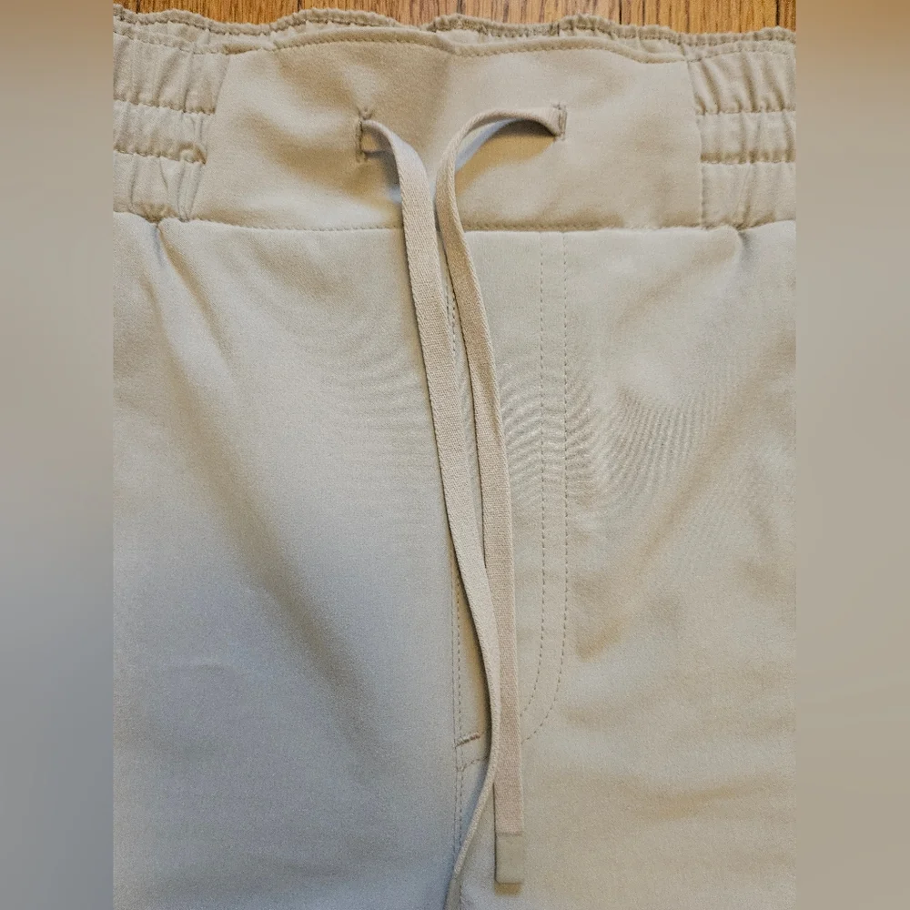 Women's L.L. Bean VentureStretch Cargo Trail PantsSize XL - Picture 4 of 6